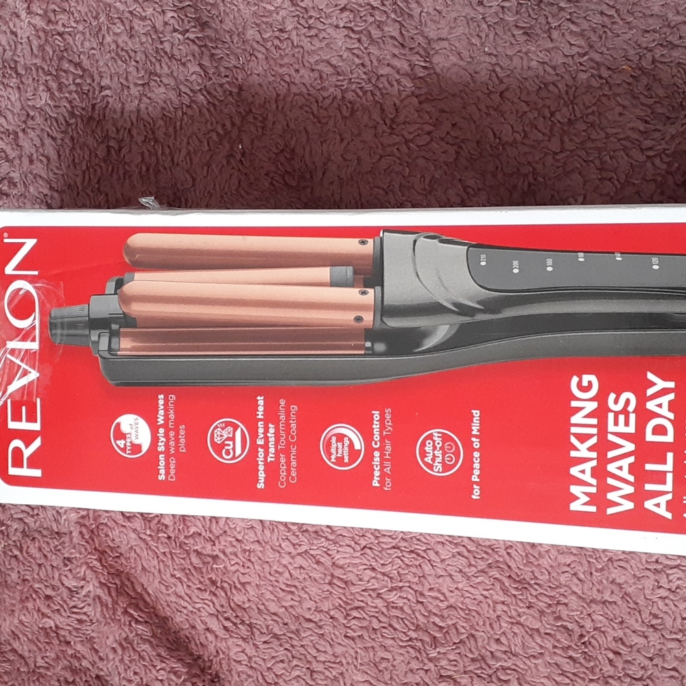 Brand New Revlon 3/4" Adjustable Waver